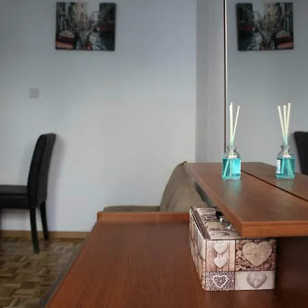 Eclectic Business & Leisure Апартаменти *