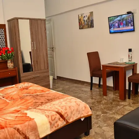 Eclectic Business & Leisure アパート