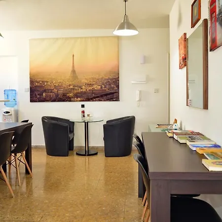 Eclectic Business & Leisure * ニコシア