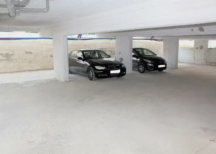 Eclectic Business & Leisure Apartment *